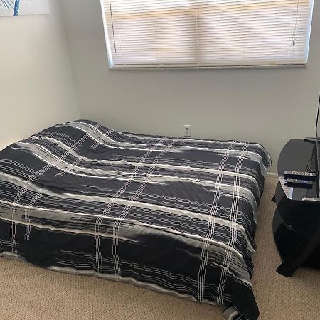 Private Room In A 2 Bedroom 1 Bathroom Shared With Host, On The Beach, Surrounded By Resorts, Only 2 People Max St. Pete Beach Extérieur photo