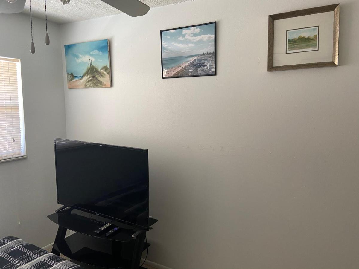 Private Room In A 2 Bedroom 1 Bathroom Shared With Host, On The Beach, Surrounded By Resorts, Only 2 People Max St. Pete Beach Extérieur photo