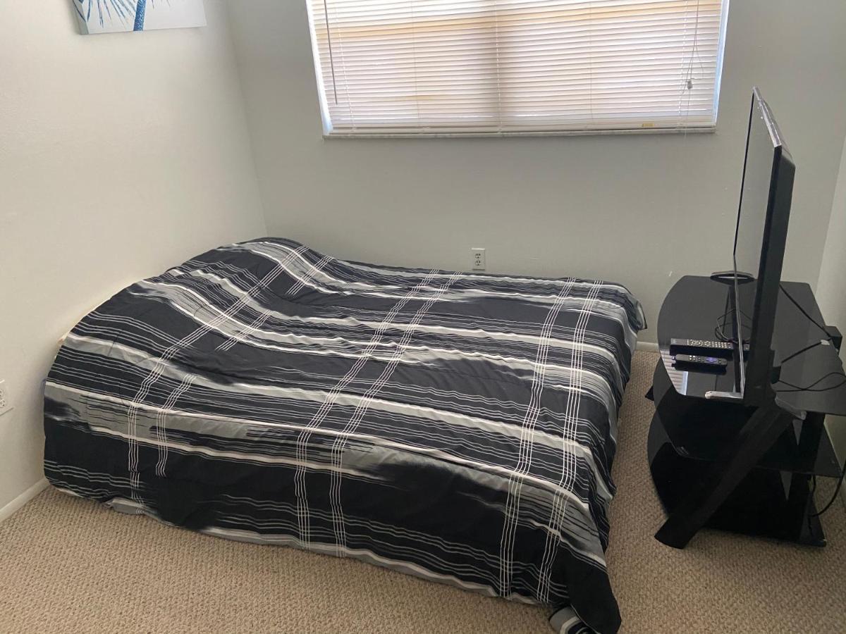 Private Room In A 2 Bedroom 1 Bathroom Shared With Host, On The Beach, Surrounded By Resorts, Only 2 People Max St. Pete Beach Extérieur photo