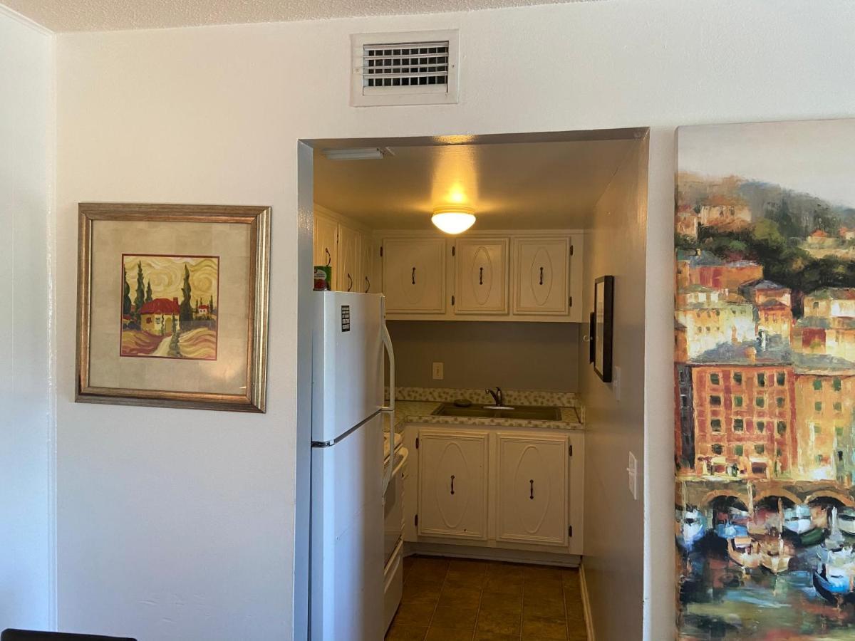 Private Room In A 2 Bedroom 1 Bathroom Shared With Host, On The Beach, Surrounded By Resorts, Only 2 People Max St. Pete Beach Extérieur photo